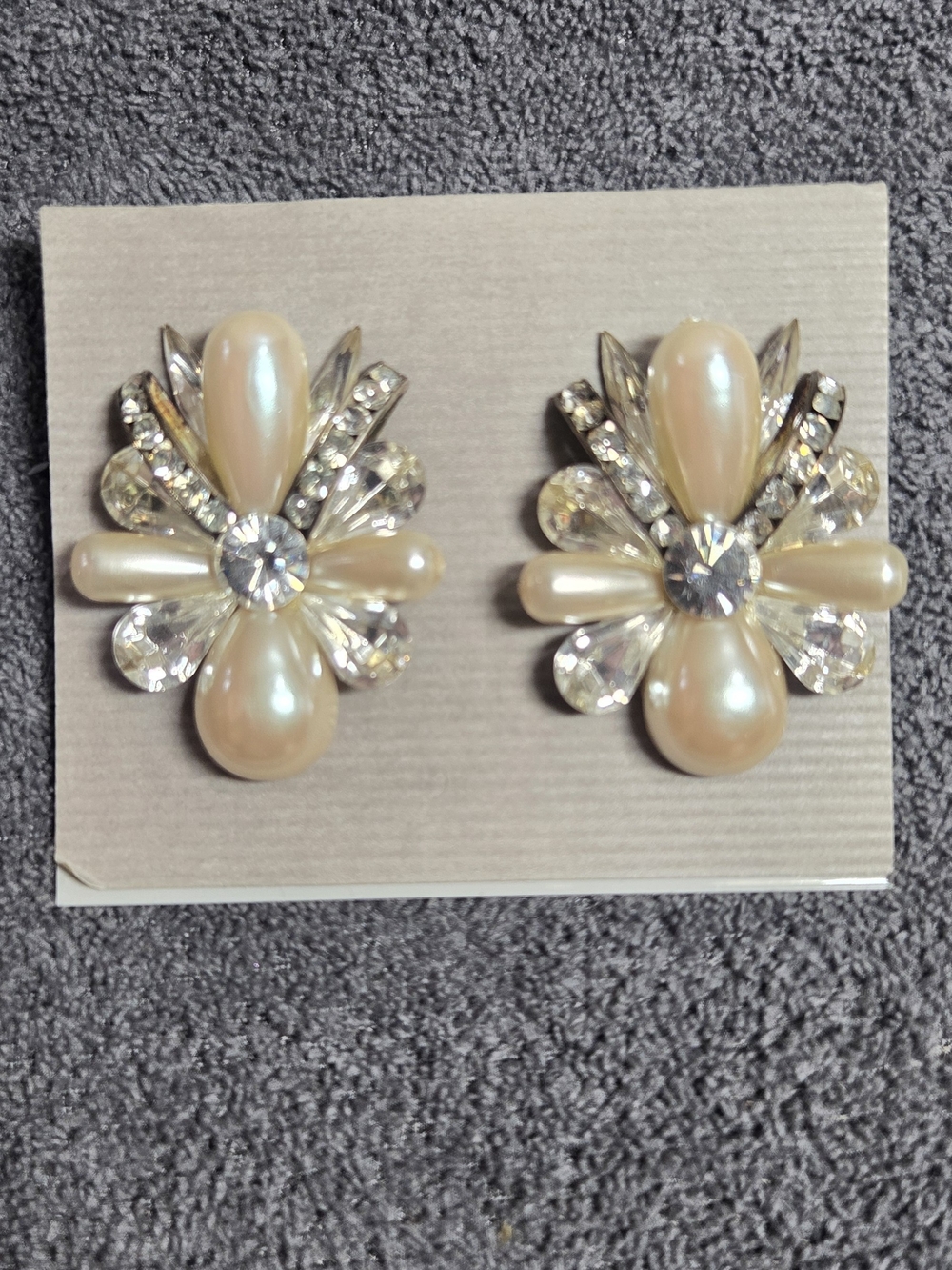 Vintage Stefanie Somers Swarovski Crystal & Pearl Cluster clip-on Earrings